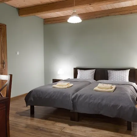 Gosciniec Pod Grusza مزرعة للإقامة شفيرجافا