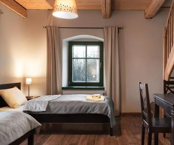 Gosciniec Pod Grusza مزرعة للإقامة شفيرجافا