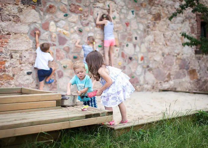 Pod Gruszą Gospodarstwo agroturystyczne *